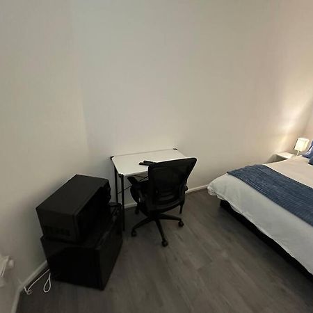 Small Cozy Private Bedroom Zone1 London Exterior photo