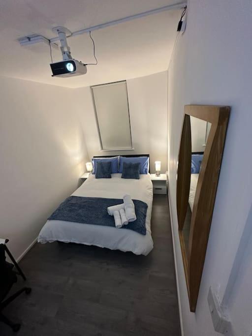 Small Cozy Private Bedroom Zone1 London Exterior photo
